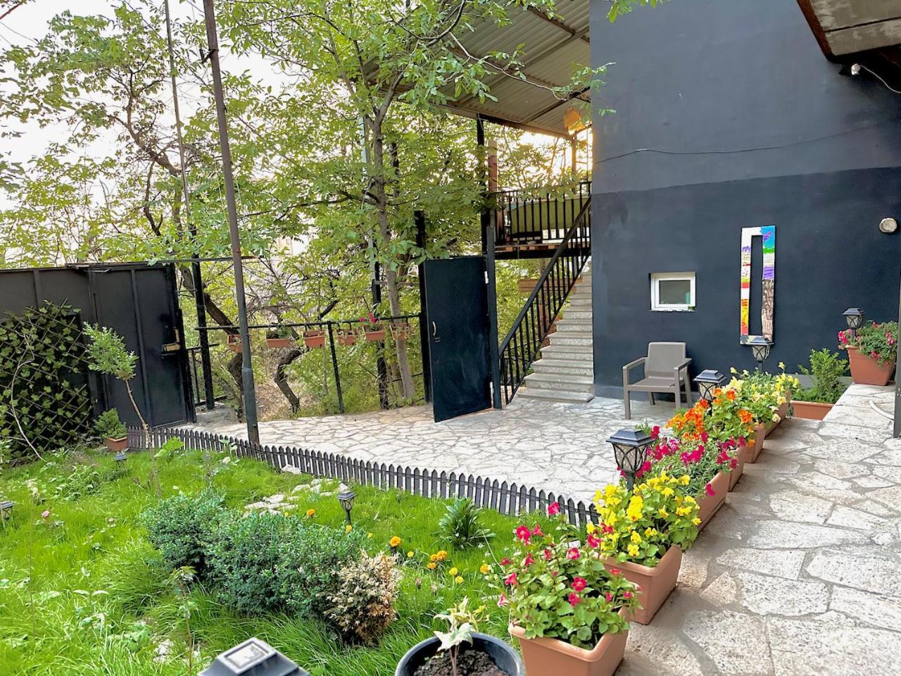 Cosy Studio With Beautiful Garden Erywań Zewnętrze zdjęcie